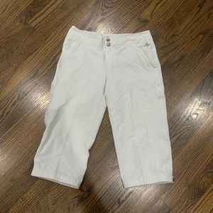 Good Condition Women’s Oakley Capri Size 4 Off White